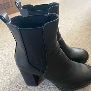 Black high heels boots